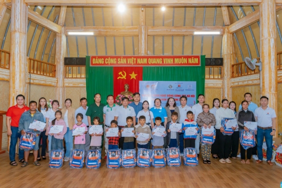 TRAO YÊU THƯƠNG – CHẮP CÁNH ƯỚC MƠ ĐẾN TRƯỜNG